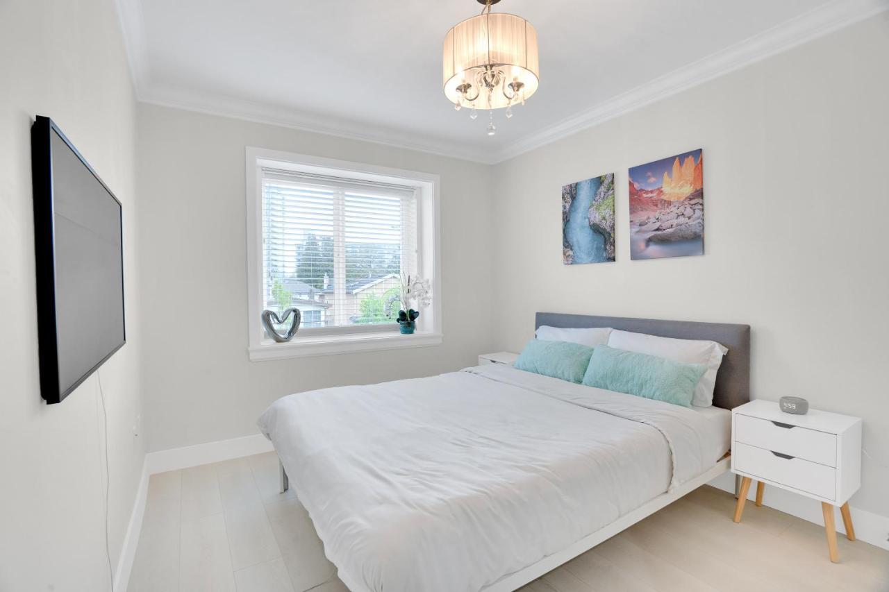 Casa de férias Family-friendly, 3 Bed House - Private Backyard-central Location