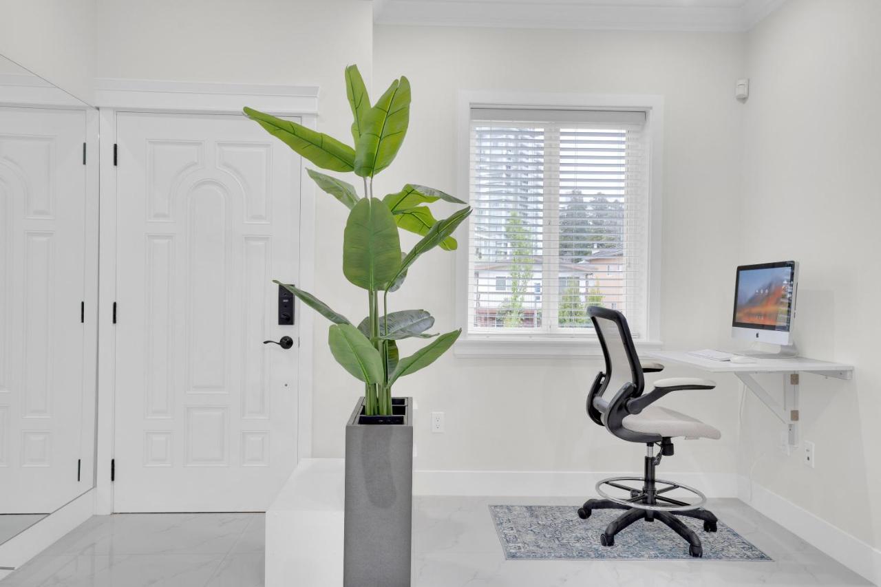 Casa de férias Family-friendly, 3 Bed House - Private Backyard-central Location