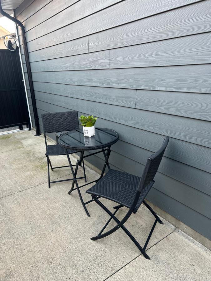 Casa de férias Family-friendly, 3 Bed House - Private Backyard-central Location *